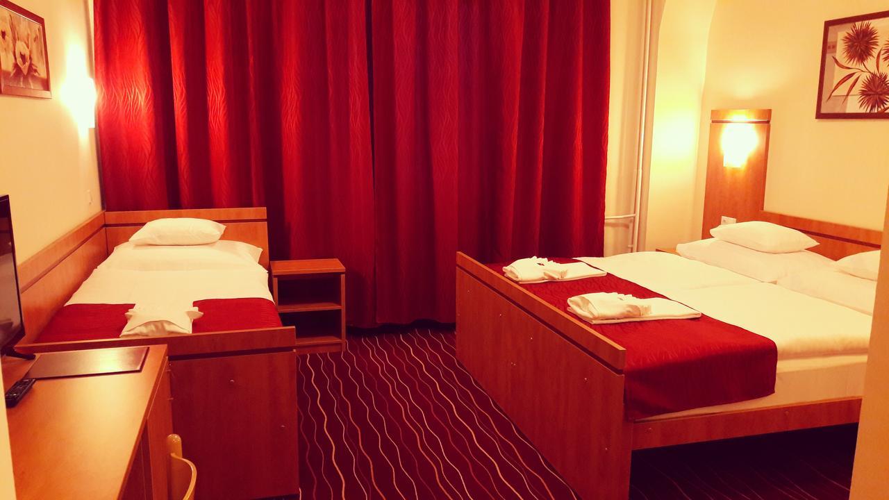 Diana Club Hotel Boedapest Buitenkant foto